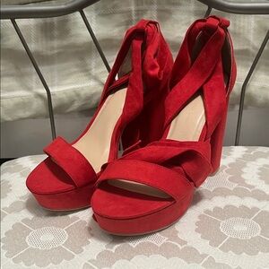 NWOT Wild Diva Elegant Red Women's Platform Heels size 8.5